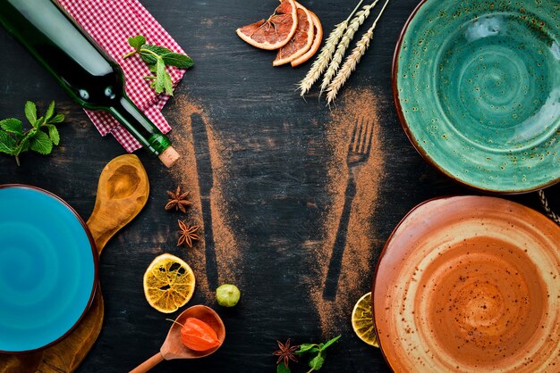 Kulinarny stół z naczyniami